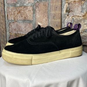 Eyty’s Suede Low Top Sneaker